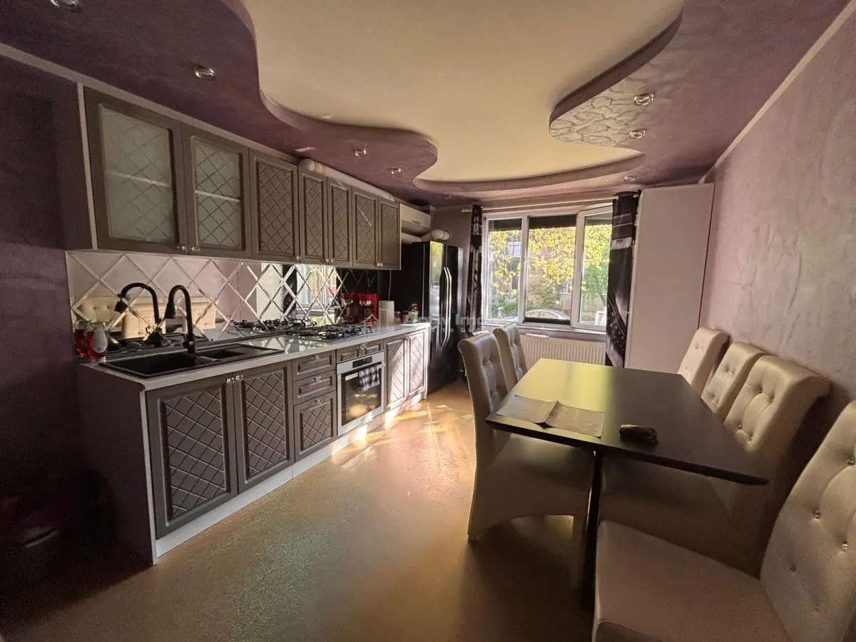 Investissement Intelligent : Appartement et Espace Commercial avec Accès Séparé - foto 6