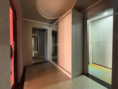 Investissement Intelligent : Appartement et Espace Commercial avec Accès Séparé - foto 8