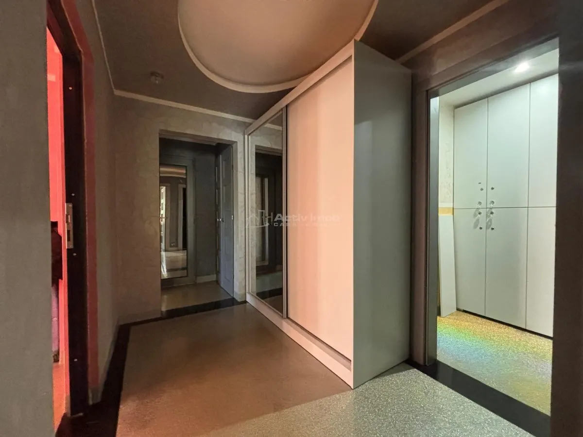 Investissement Intelligent : Appartement et Espace Commercial avec Accès Séparé - foto 8
