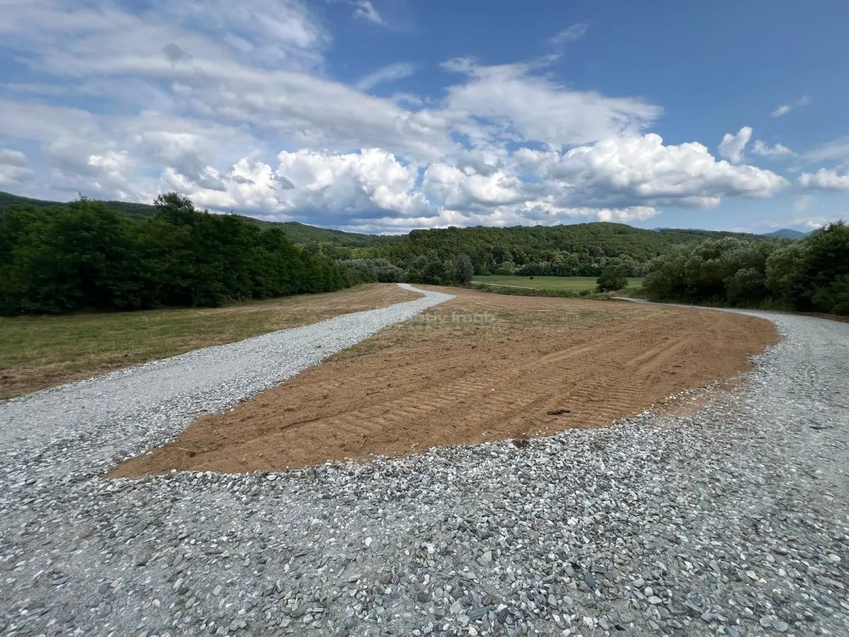 Parcelles avec Accès à la Rivière Cibin à Vendre à Talmaciu - foto 6