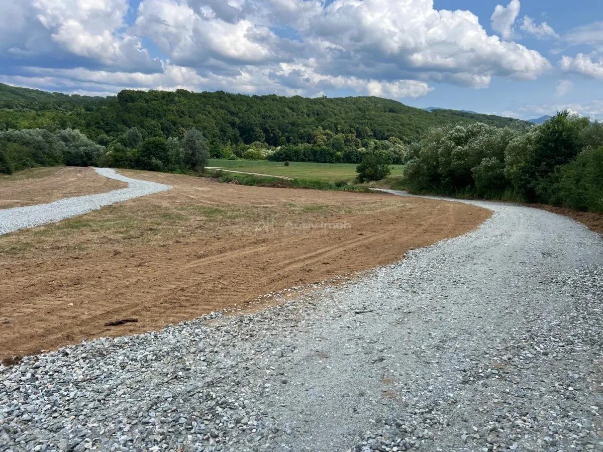 Parcelles avec Accès à la Rivière Cibin à Vendre à Talmaciu - foto 8