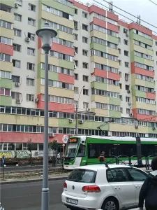 三卧室公寓，翻新建筑，Teius，带家具和设备 - Bucuresti