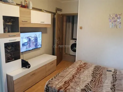Apartamento de 3 Dormitorios, Edificio Rehabilitado, Teius, Planta Baja, Amueblado - foto 13