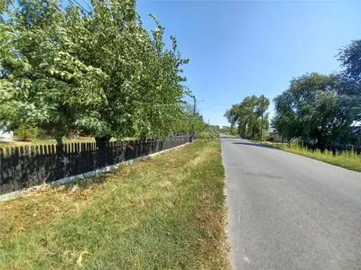 砖砌房屋及果园 – 吉乌尔吉乌，比拉村 - Ghimpati