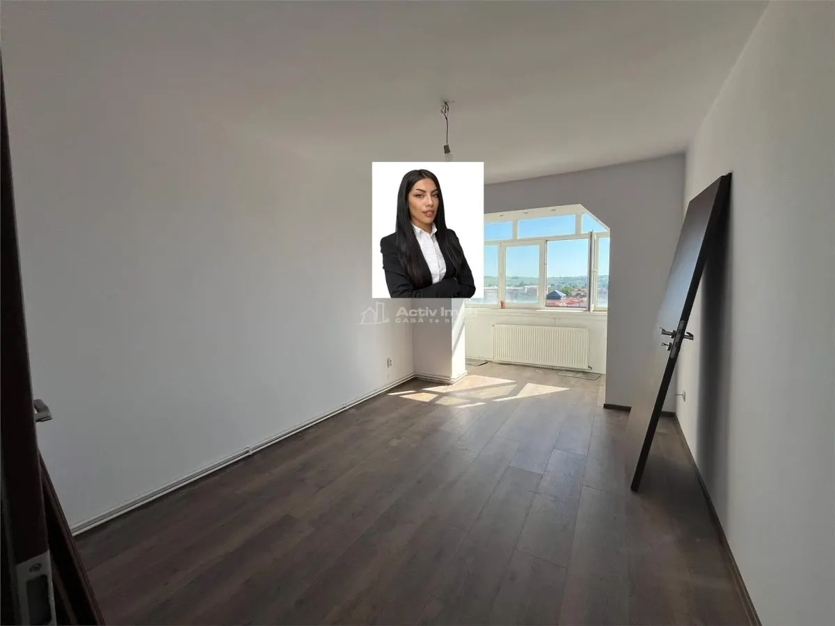 Lugoj, 3-Bedroom Apartment, 84 sqm, Split Layout, 6th Floor, Central Post Office Building - foto 1