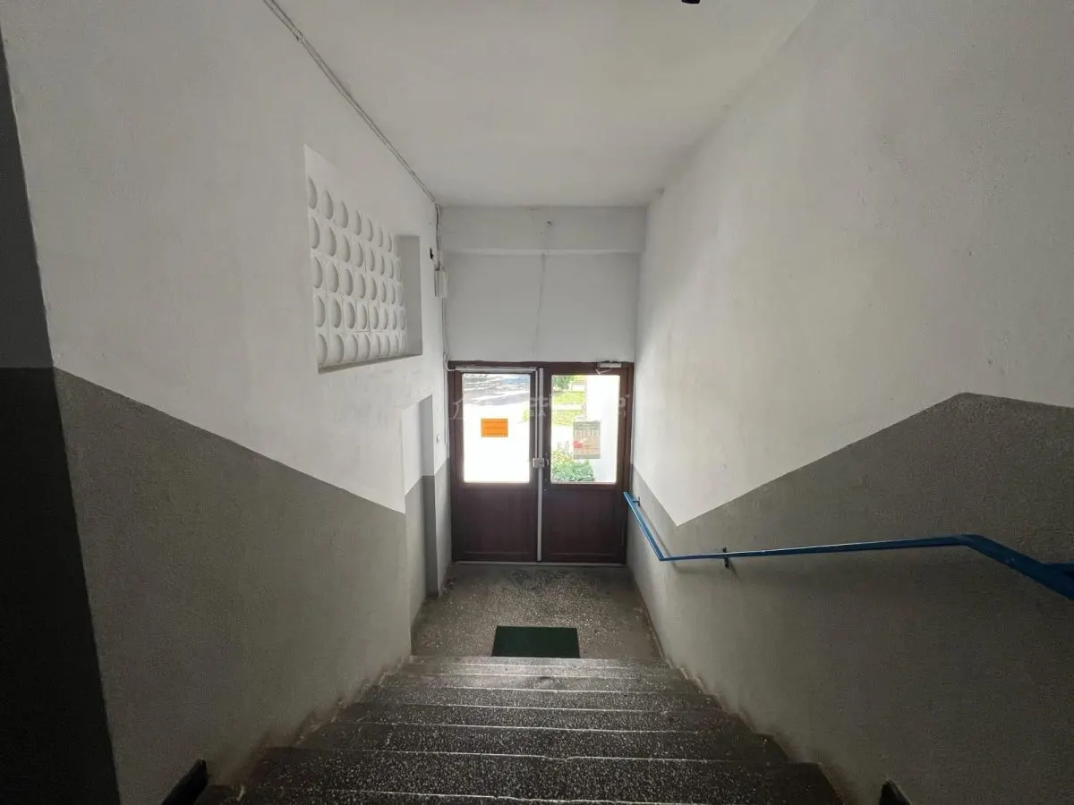 Lugoj, 3-Bedroom Apartment, 84 sqm, Split Layout, 6th Floor, Central Post Office Building - foto 12