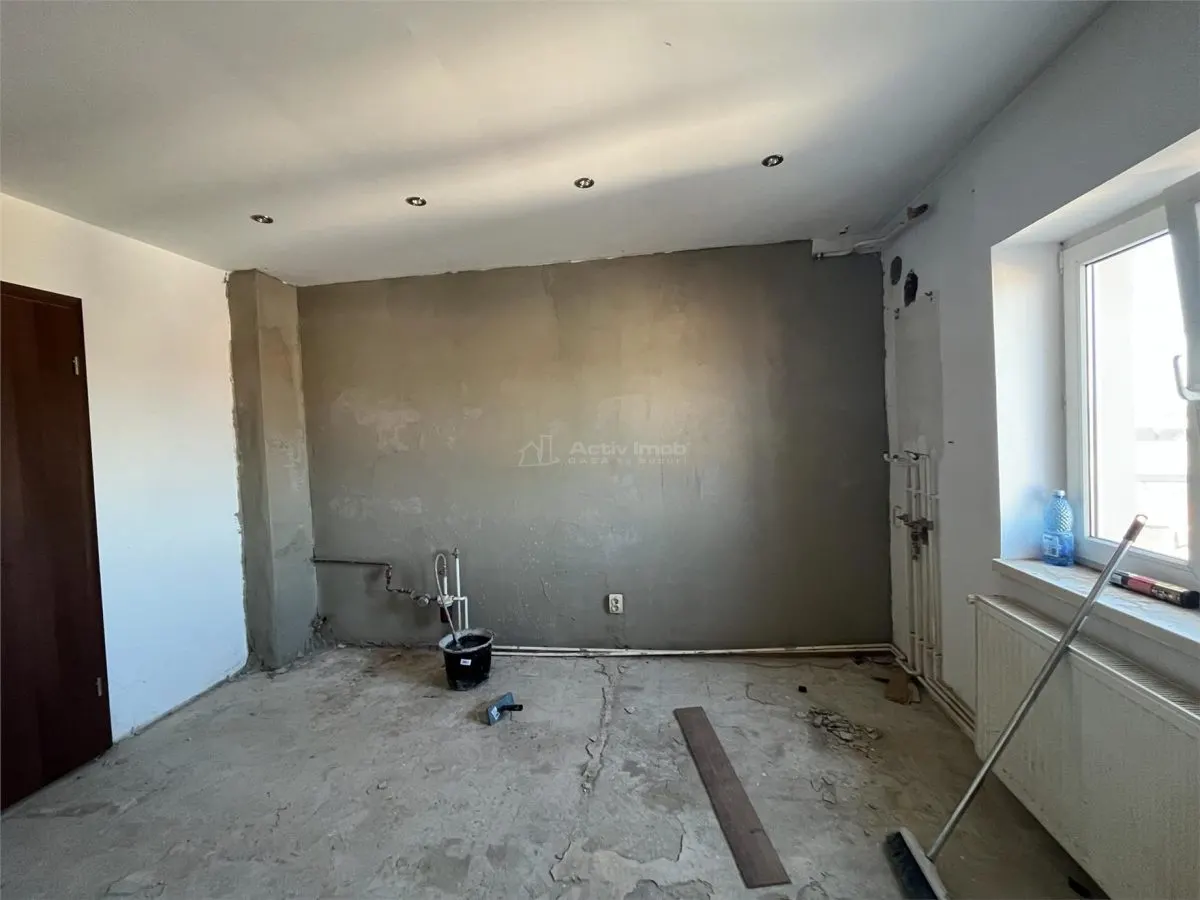 Lugoj, 3-Bedroom Apartment, 84 sqm, Split Layout, 6th Floor, Central Post Office Building - foto 15