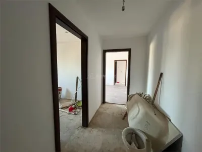 Lugoj, 3-Bedroom Apartment, 84 sqm, Split Layout, 6th Floor, Central Post Office Building - foto 17