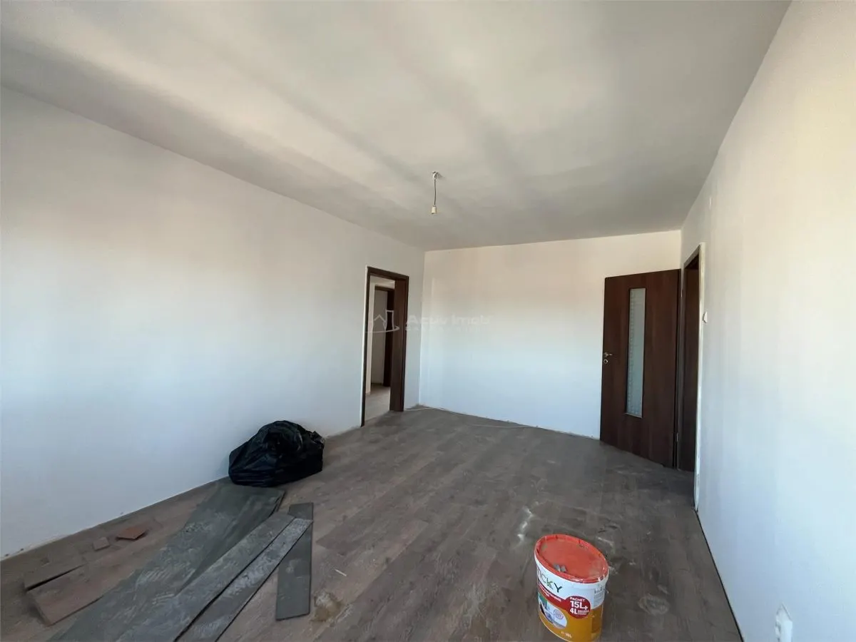 Lugoj, 3-Bedroom Apartment, 84 sqm, Split Layout, 6th Floor, Central Post Office Building - foto 19