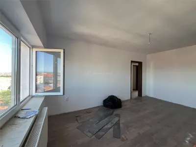 Lugoj, 3-Bedroom Apartment, 84 sqm, Split Layout, 6th Floor, Central Post Office Building - foto 20