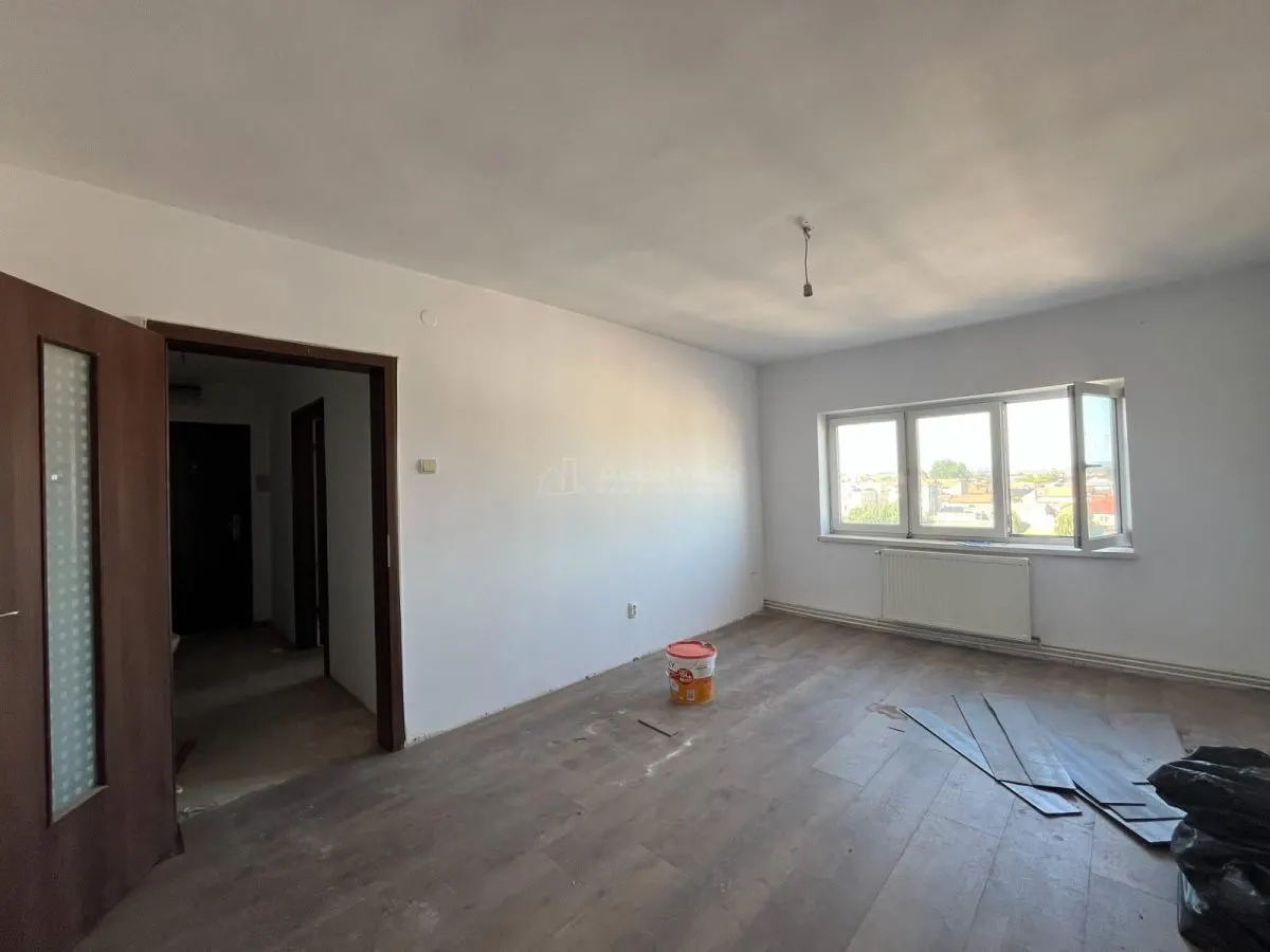 Lugoj, 3-Bedroom Apartment, 84 sqm, Split Layout, 6th Floor, Central Post Office Building - foto 21