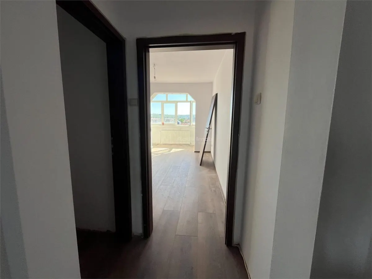 Lugoj, 3-Bedroom Apartment, 84 sqm, Split Layout, 6th Floor, Central Post Office Building - foto 25