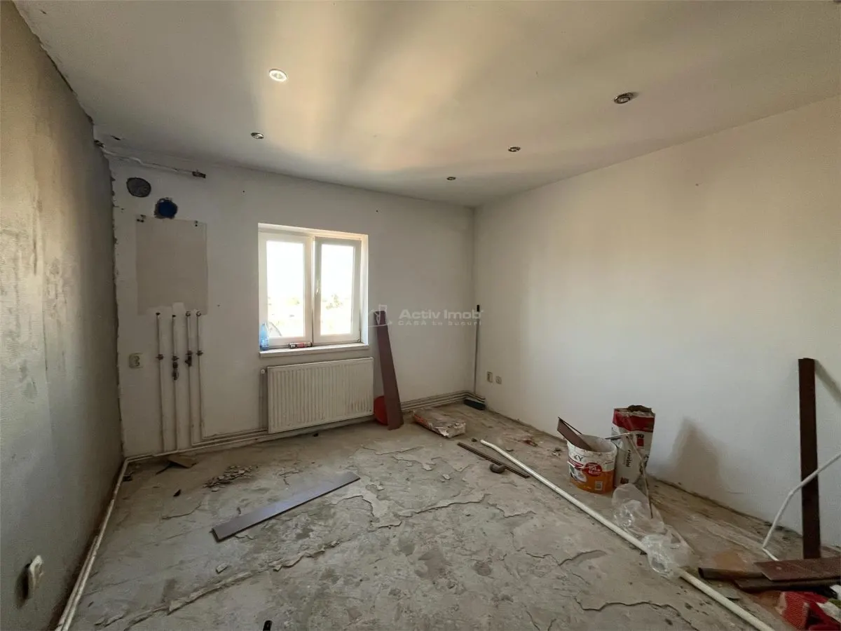 Lugoj, 3-Bedroom Apartment, 84 sqm, Split Layout, 6th Floor, Central Post Office Building - foto 4