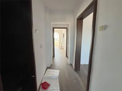 Lugoj, 3-Bedroom Apartment, 84 sqm, Split Layout, 6th Floor, Central Post Office Building - foto 10