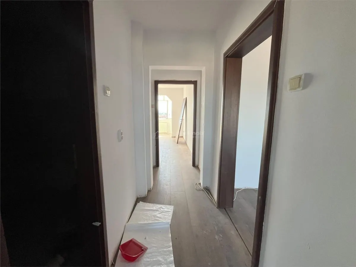 Lugoj, 3-Bedroom Apartment, 84 sqm, Split Layout, 6th Floor, Central Post Office Building - foto 10