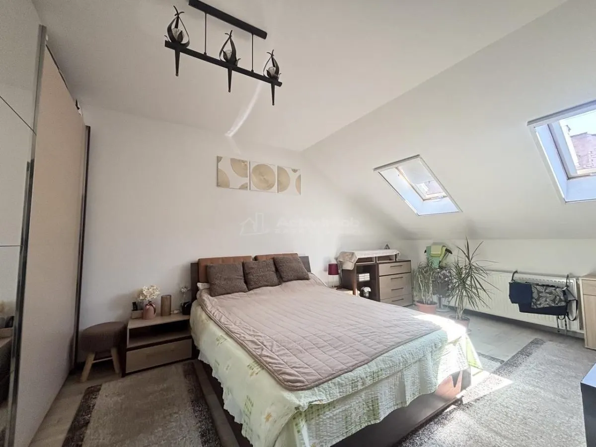 Characterful Urban Retreat – Mansard House with Fitted Cellar, Central Oradea - foto 4