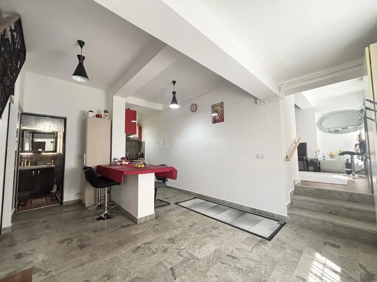 Characterful Urban Retreat – Mansard House with Fitted Cellar, Central Oradea - foto 9