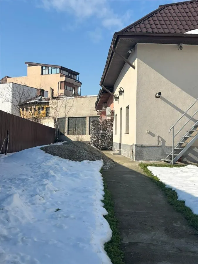 Maison de 101 m² et Terrain de 469 m², Piata Cosbuc - foto 1