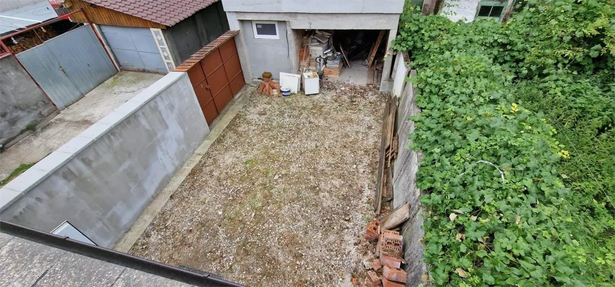 Resita: Maison Cinq Chambres avec Sous-Sol, Rez-de-Chaussée, Étage et Mansarde - foto 13