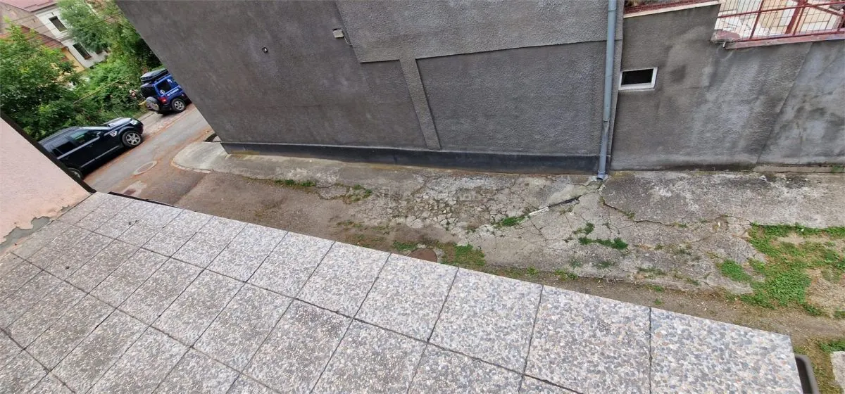 Resita: Maison Cinq Chambres avec Sous-Sol, Rez-de-Chaussée, Étage et Mansarde - foto 16