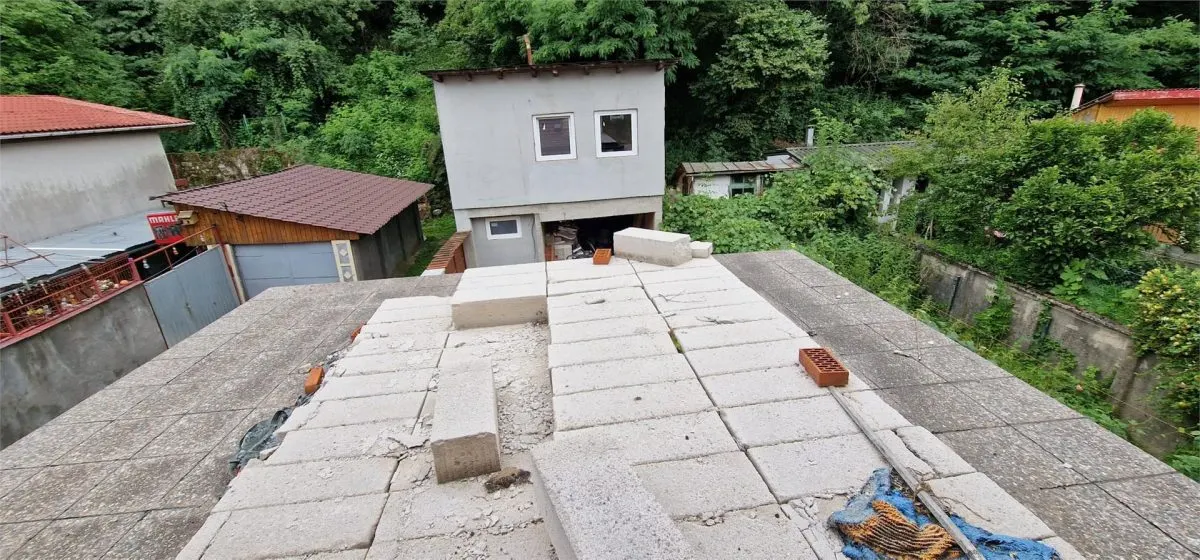 Resita: Maison Cinq Chambres avec Sous-Sol, Rez-de-Chaussée, Étage et Mansarde - foto 17
