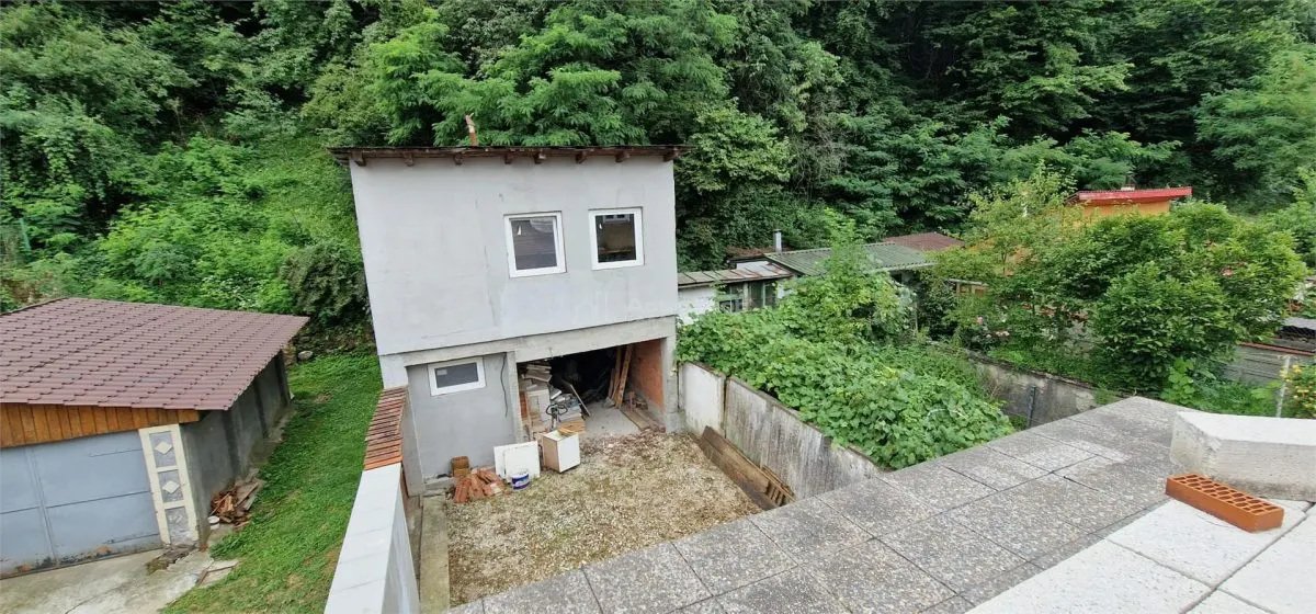 Resita: Maison Cinq Chambres avec Sous-Sol, Rez-de-Chaussée, Étage et Mansarde - foto 18