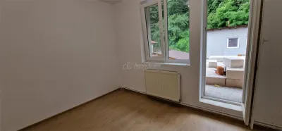 Resita: Maison Cinq Chambres avec Sous-Sol, Rez-de-Chaussée, Étage et Mansarde - foto 20