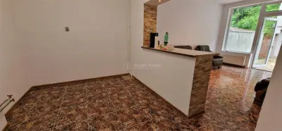 Resita: Maison Cinq Chambres avec Sous-Sol, Rez-de-Chaussée, Étage et Mansarde - foto 3