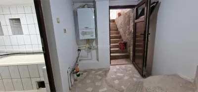 Resita: Maison Cinq Chambres avec Sous-Sol, Rez-de-Chaussée, Étage et Mansarde - foto 23