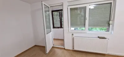 Resita: Maison Cinq Chambres avec Sous-Sol, Rez-de-Chaussée, Étage et Mansarde - foto 5