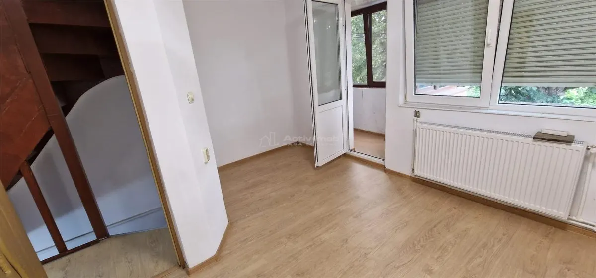 Resita: Maison Cinq Chambres avec Sous-Sol, Rez-de-Chaussée, Étage et Mansarde - foto 6