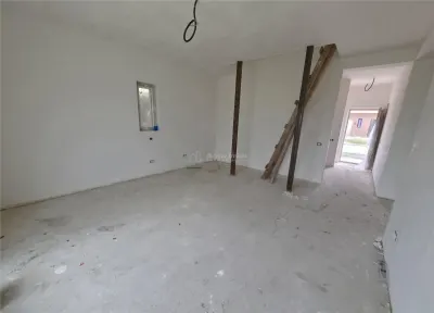 Villa Independiente – Tunari – Planta Baja + Altillo – 5 Dormitorios – 2 Baños – 165m² – 350m² Terreno - foto 3