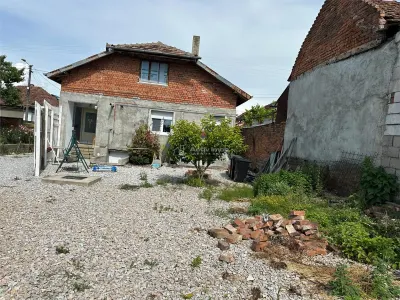 CASA SOLIDA CU TEREN SI CURTE, BOCSA VASIOVA. COMISION ZERO - foto 18