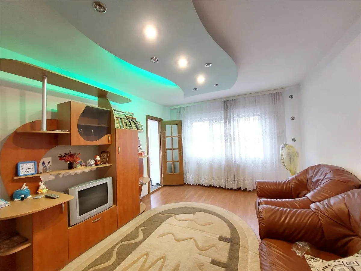 3-Bedroom Apartment, 73 sqm, 3rd Floor, Furnished & Equipped, Dorobanți - foto 1