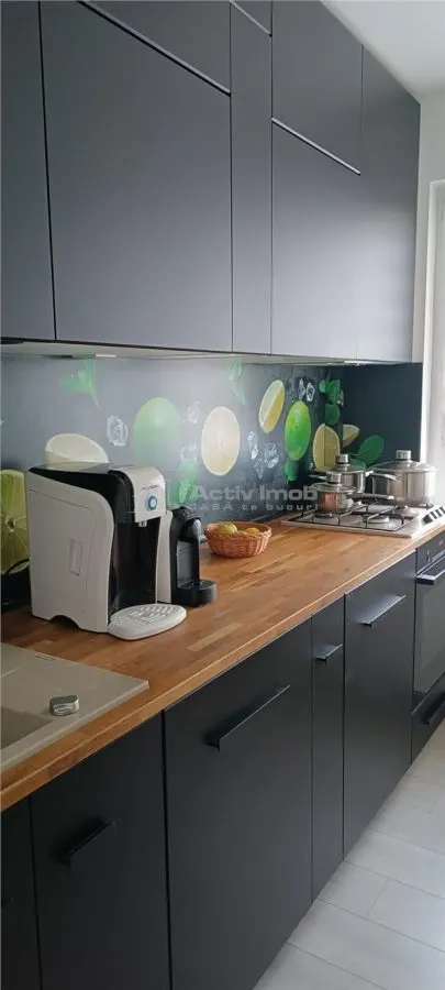 Appartement 3 Pièces, Métro 1 MAI, 63m², 9e Étage, Récemment Rénové - foto 4