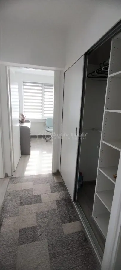 Appartement 3 Pièces, Métro 1 MAI, 63m², 9e Étage, Récemment Rénové - foto 7