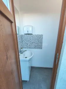 混合用途物业：商铺 + 公寓 + 单间，克林塞尼 - foto 7