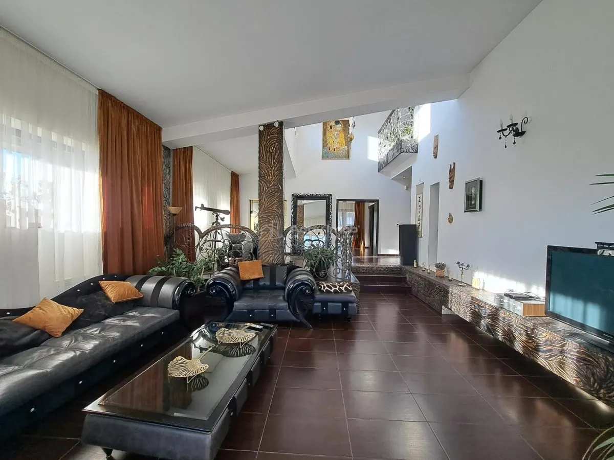 Luxury Villa with Swimming Pool - Buftea - 8 Bedrooms - 4 Bathrooms - 620sqm - 2500sqm Plot - foto 2