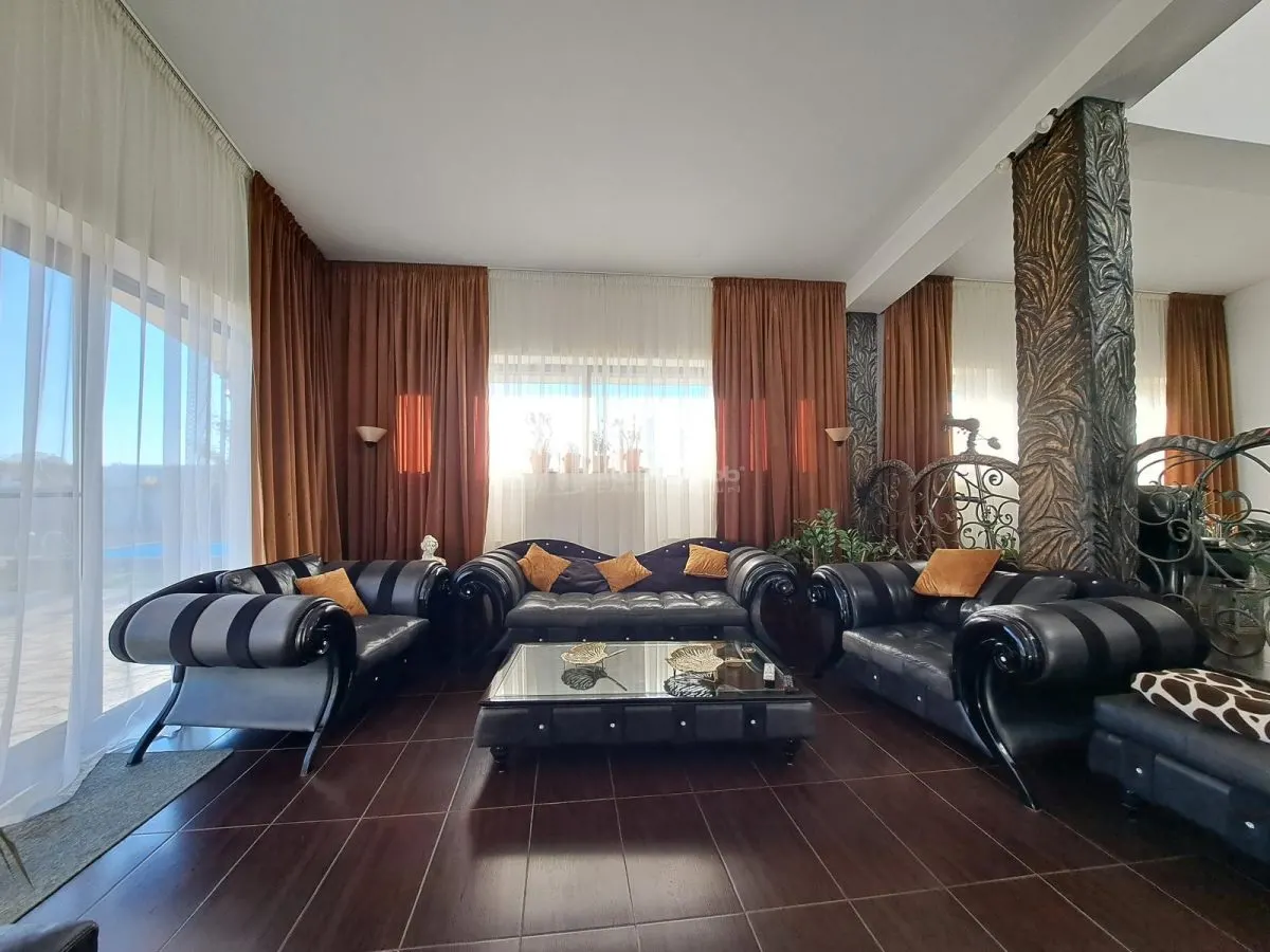 Luxury Villa with Swimming Pool - Buftea - 8 Bedrooms - 4 Bathrooms - 620sqm - 2500sqm Plot - foto 3