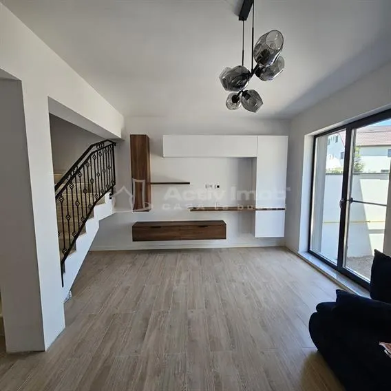 Villa Neuve – Terrain 290 m² – Quartier Latin – Accès Prelungirea Ghencea - foto 2