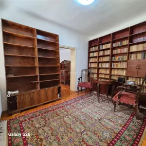 3-Bedroom Apartment with Courtyard, Cellar & Boiler, Armeneasca-Mosilor - Bucuresti