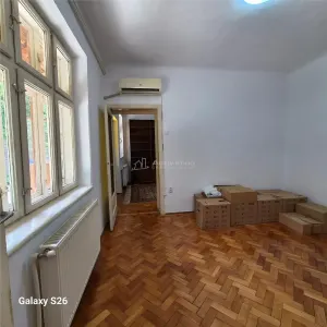 Appartement 3 Pièces avec Cour, Cave et Chaudière Individuelle, Armeneasca-Mosilor - foto 9