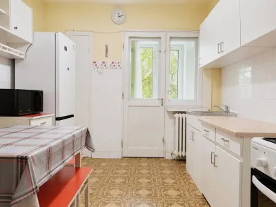 شقة بـ 4 غرف، الطابق الأرضي مع جراج وتخزين، وسط مدينة باي مارا - Baia Mare