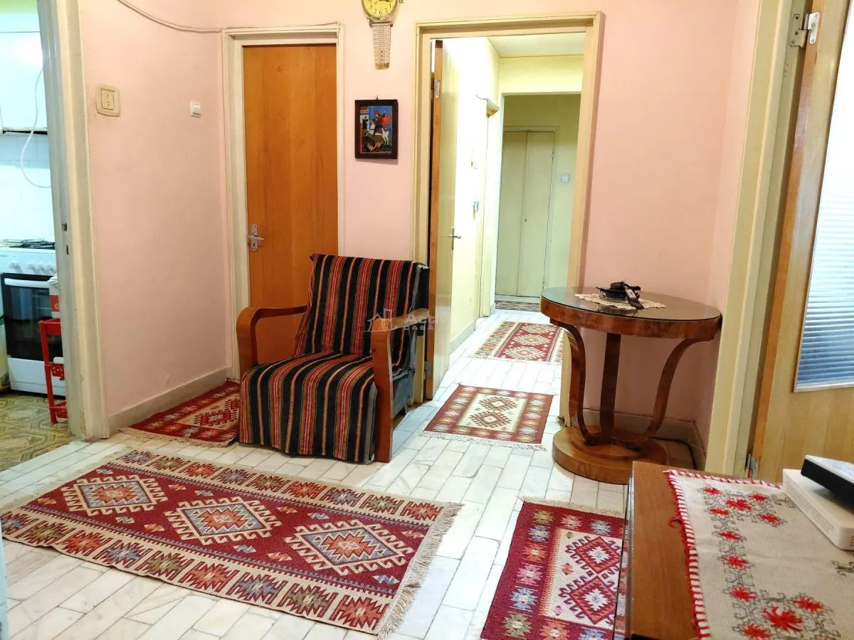 Appartement 4 Pièces, Rez-de-Chaussée avec Garage et Débarras, Centre Baia Mare - foto 4