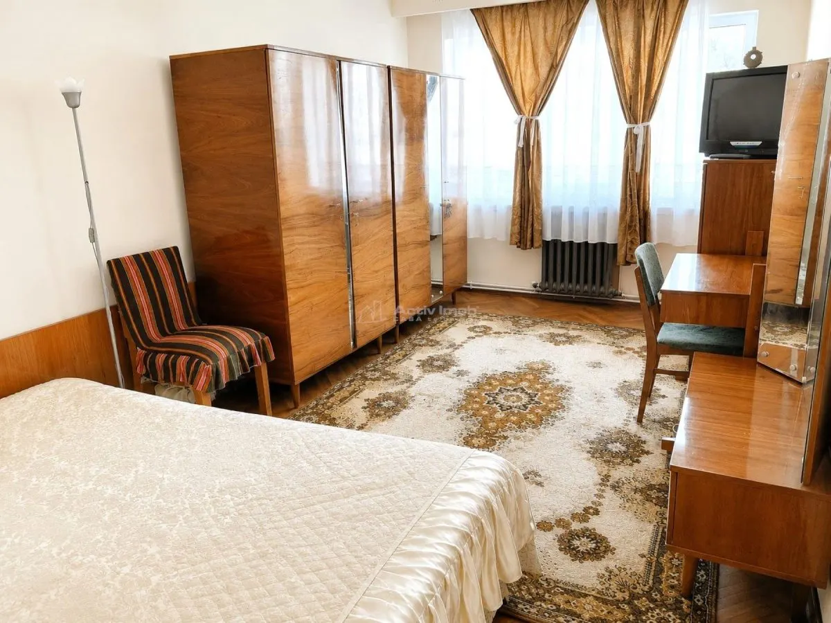 Appartement 4 Pièces, Rez-de-Chaussée avec Garage et Débarras, Centre Baia Mare - foto 9