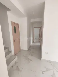 منزل منفصل، غرفتا نوم بالطابق الأرضي + علية، Rahova، 185.000 يورو شامل ضريبة القيمة المضافة - foto 3