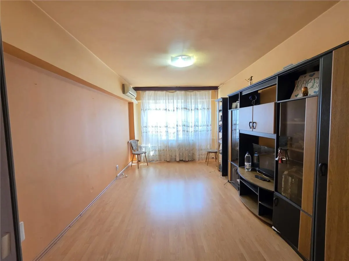 Appartement 2 Chambres Distribué + Terrasse et Parking, Pridvorului - foto 1
