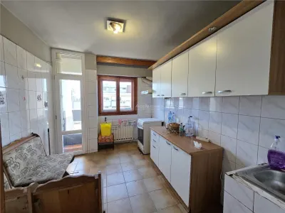 Appartement 2 Chambres Distribué + Terrasse et Parking, Pridvorului - foto 4