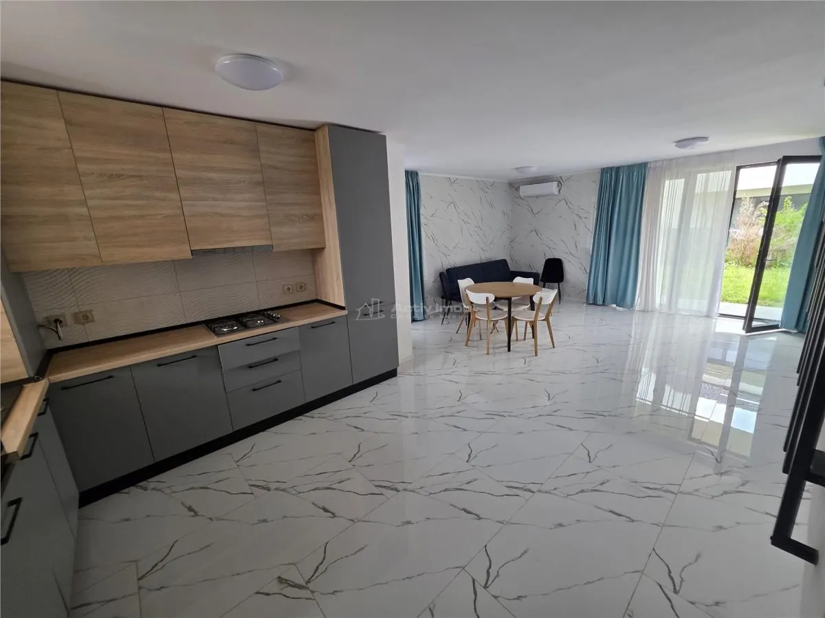 Villa Moderna Tipo Townhouse – Otopeni – 5 Dormitorios – 3 Baños – 160 sqm - foto 2