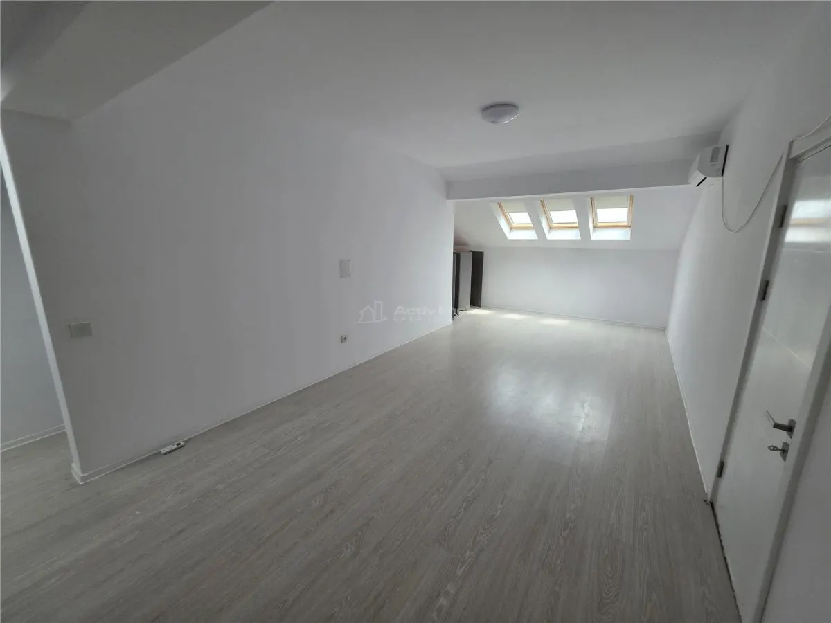 Villa Moderna Tipo Townhouse – Otopeni – 5 Dormitorios – 3 Baños – 160 sqm - foto 12